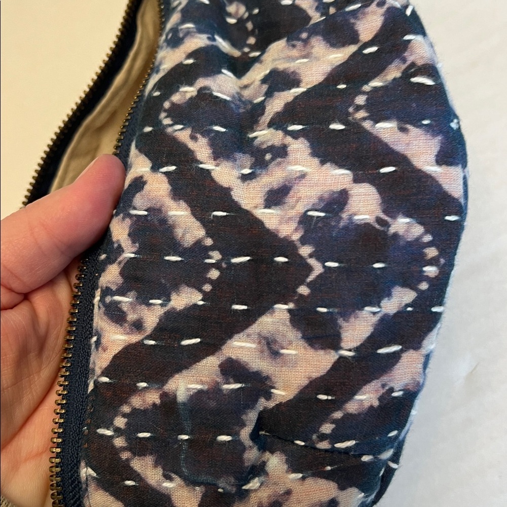 ANABAGLISH VIV KANTHA  HIP PACK SLING BAG BELT BAG TIE DYE WITH LEATHER STRAP - Picture 10 of 16
